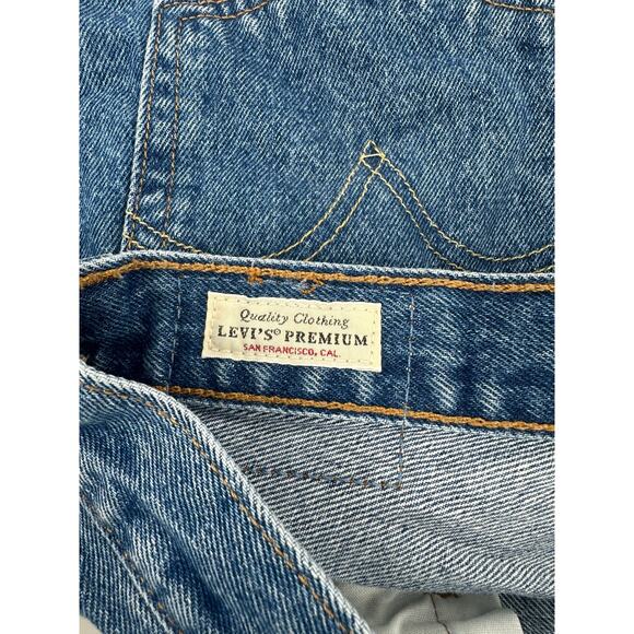 Levi's 501 Original high-rise distressed denim shorts - Picture 7 of 9